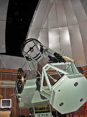 口徑 76 公分的望遠鏡
